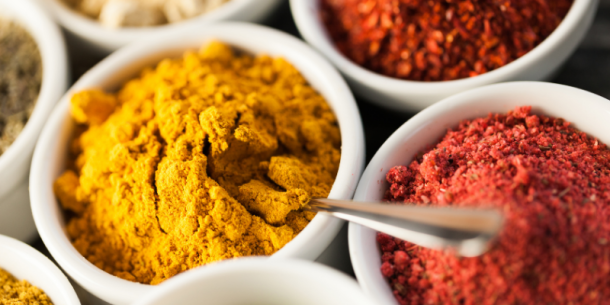 Y ¿De dónde vienen los colores de los alimentos procesados?  ¿Existe una regulación para su uso?